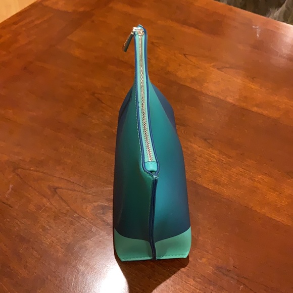 LA MER cosmetic bag NWOT + free gift 🎁 - Picture 3 of 4